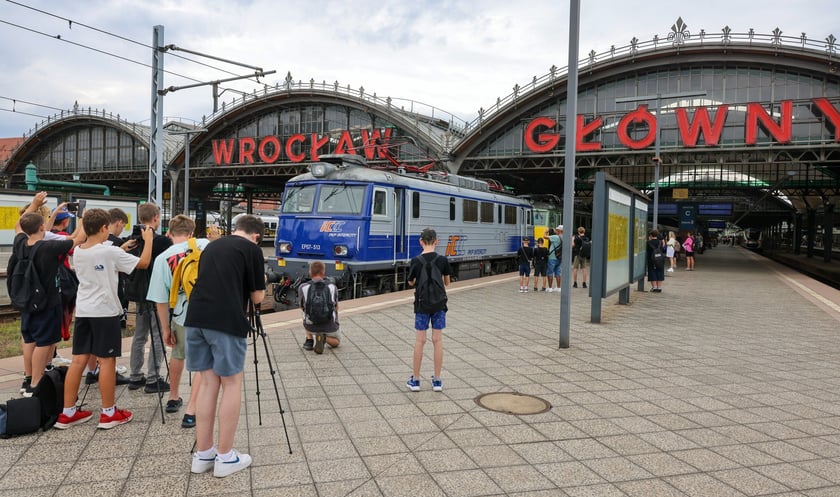 &bdquo;Nieśpieszny&rdquo; na dworcu Wrocław Gł&oacute;wny, piątek 21 sierpnia