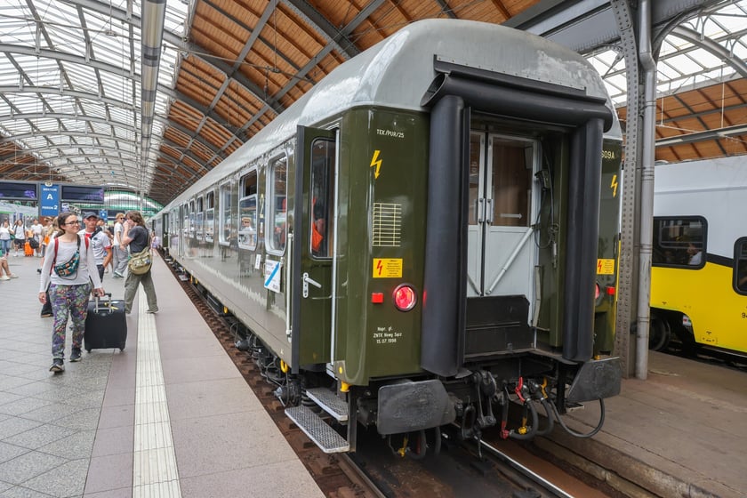 &bdquo;Nieśpieszny&rdquo; na dworcu Wrocław Gł&oacute;wny, piątek 21 sierpnia