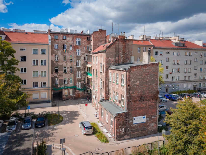 Kamienica w podwórzu przy ul. Wyszyńskiego 105a przejdzie kapitalny remont