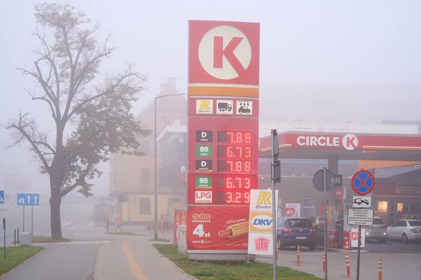 Ceny na stacji paliw Circle K przy ul. Dmowskiego - 3 października 2026 r. rano.