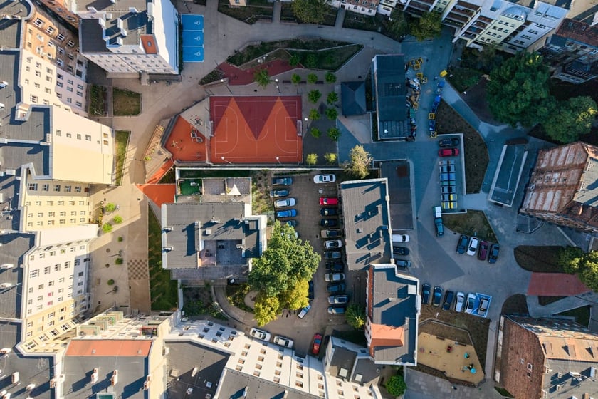<p>Podw&oacute;rko Wszystkich Mieszkańc&oacute;w, kt&oacute;rego remont zapoczątkowali mieszkańcy w WBO.</p>
