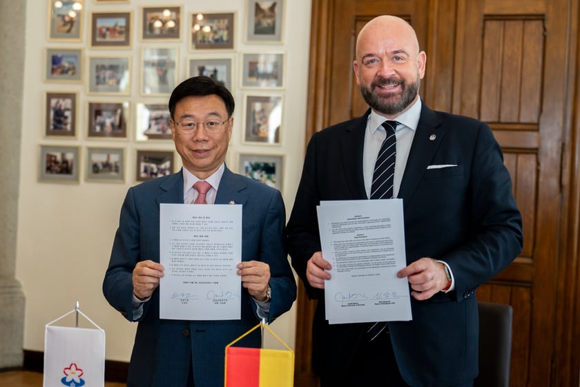 Prezydent Jacek Sutryk i burmistrz Sang-Jin Shin