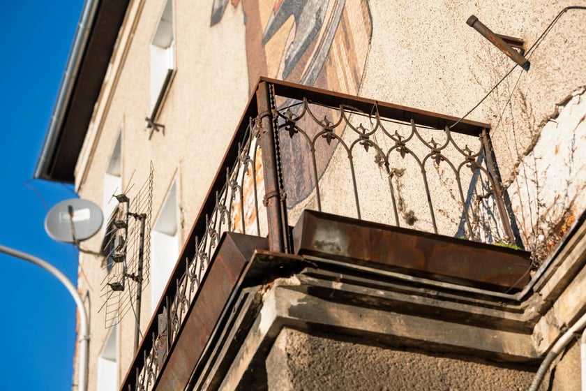 Detale architektoniczne z kamienicy przy ul. Ustronie 11.