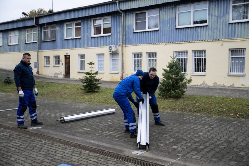 Montaż systemu mobilnych zamknięć przeciwpowodziowych przy Śluzie Miejskiej.