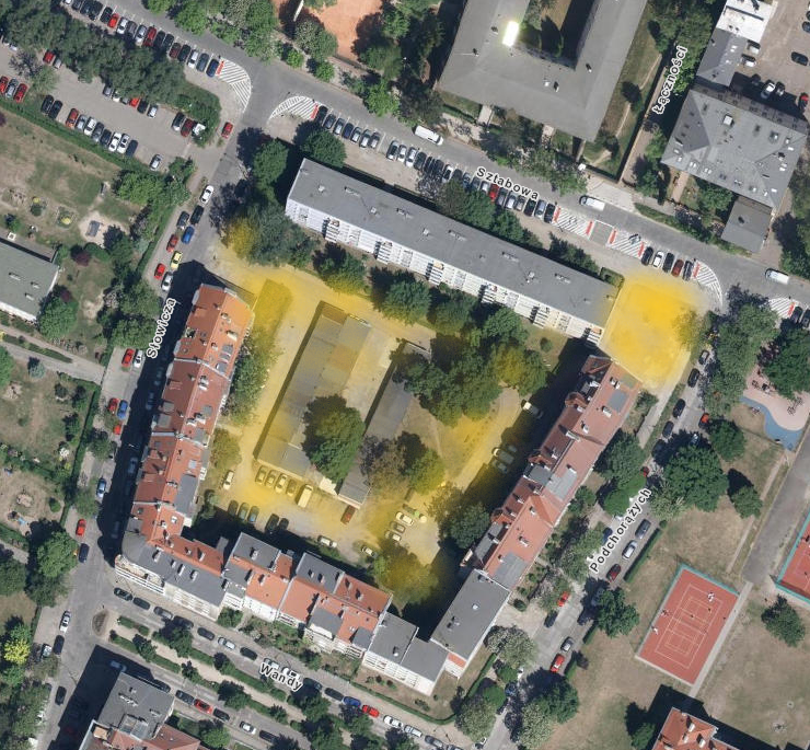 Lokalizacja konsultowanego podwórka i parkingu