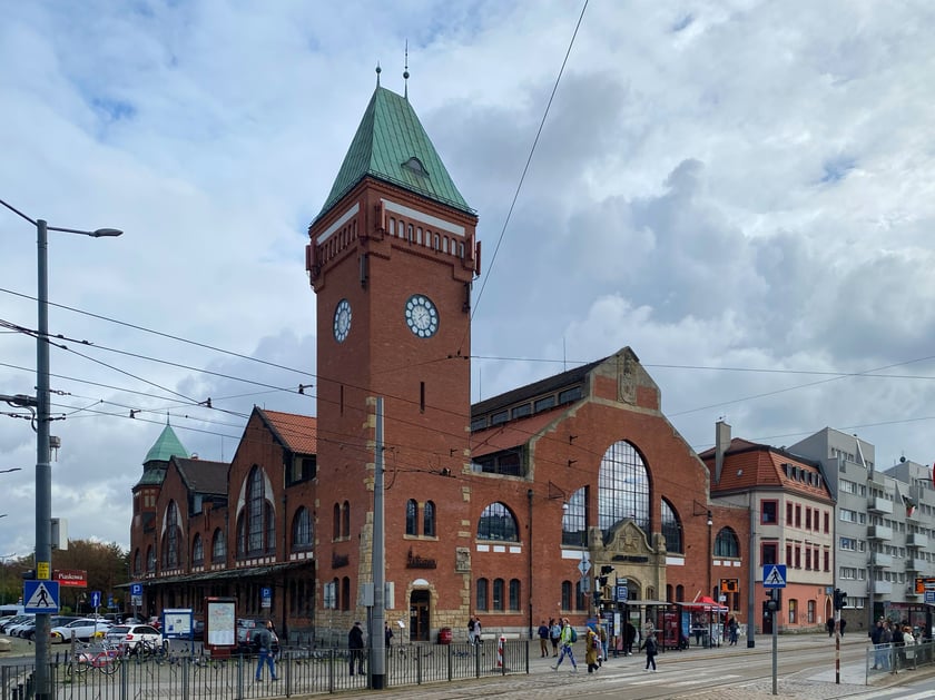 Na zdjęciu widać Halę Targową przy ulicy Piaskowej 17 we Wrocławiu.