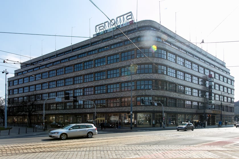 Na zdjęciu widać dom handlowy Renoma we Wrocławiu.