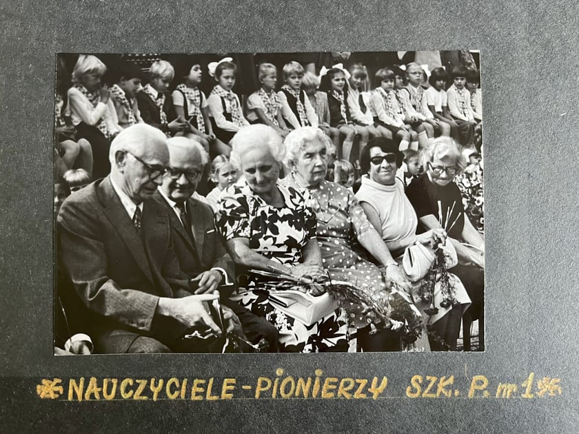 <p>Nauczyciele pionierzy SP 1</p>
