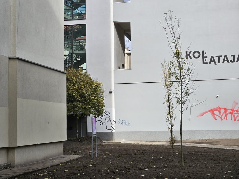 Prace przy rewitalizacji skwerku na rogu ulic Kołłątaja i Rejtana