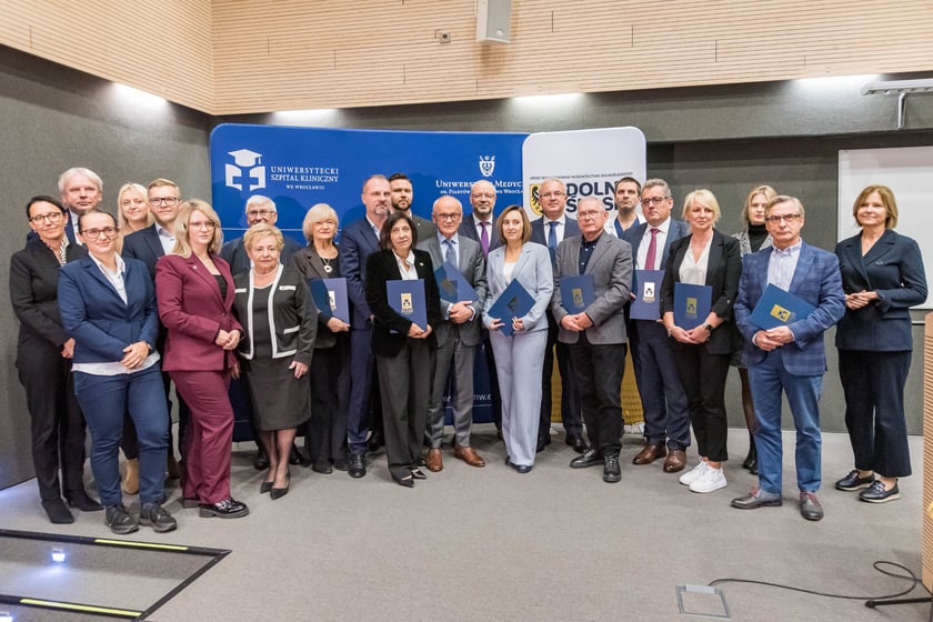 Podpisanie umowy konsorcjum Dolnośląskiej Sieci Udarowej.