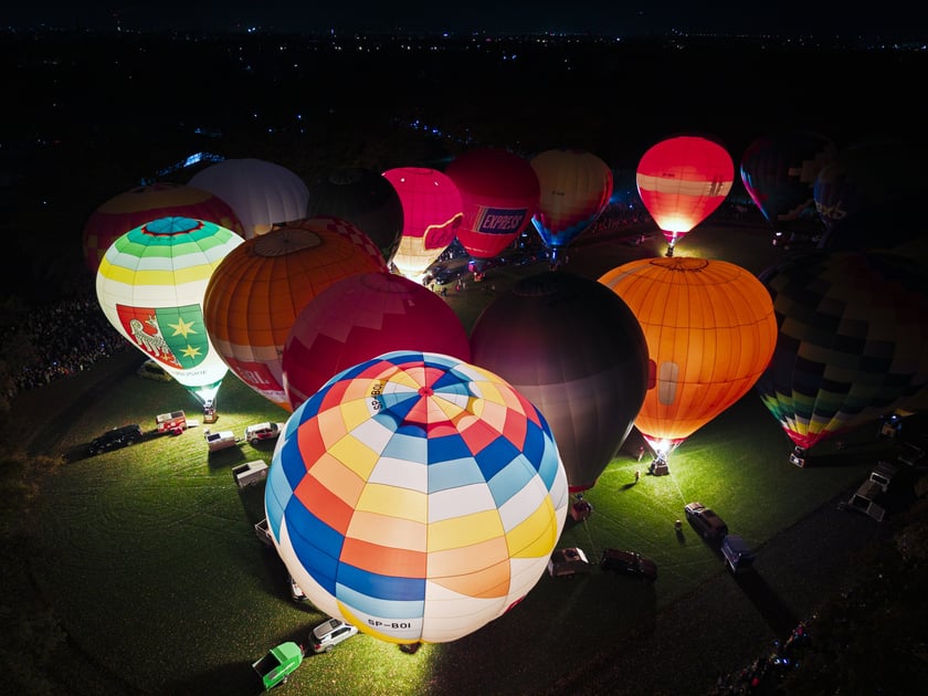 Rozpoczęcie Fiesty Balonowej o Puchar Prezydenta Wrocławia - wieczorny pokaz balonów na boisku przy Stadionie Olimpijskim.