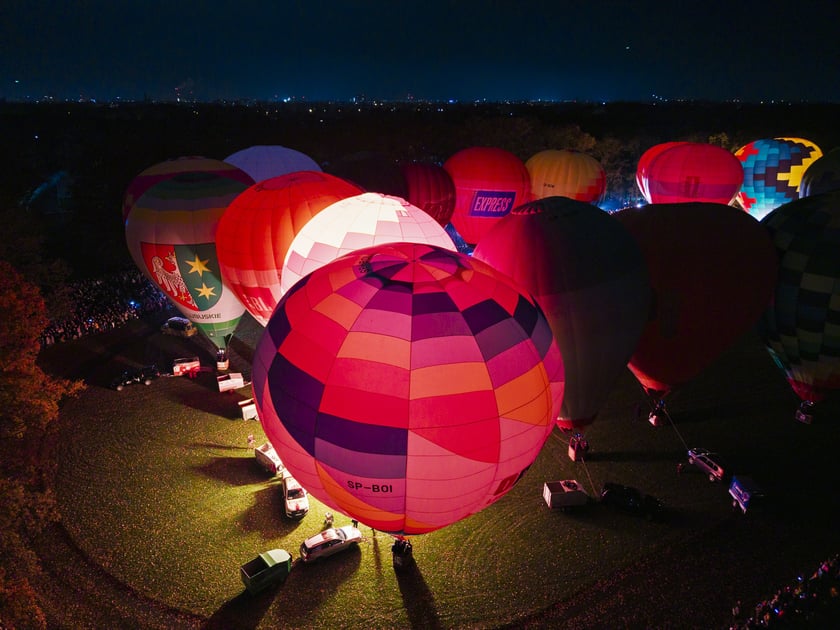 Rozpoczęcie Fiesty Balonowej o Puchar Prezydenta Wrocławia - wieczorny pokaz balonów na boisku przy Stadionie Olimpijskim.