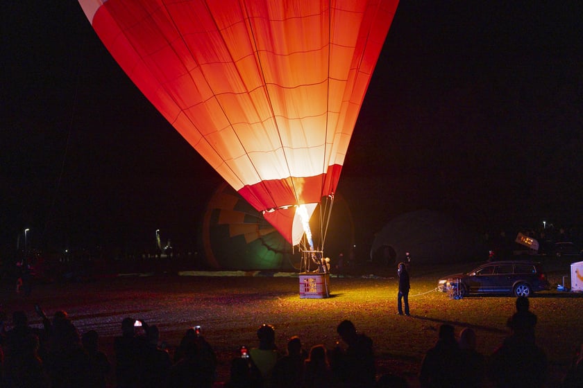 Rozpoczęcie Fiesty Balonowej o Puchar Prezydenta Wrocławia - wieczorny pokaz balonów na boisku przy Stadionie Olimpijskim.