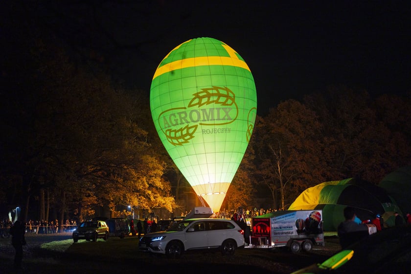 Rozpoczęcie Fiesty Balonowej o Puchar Prezydenta Wrocławia - wieczorny pokaz balonów na boisku przy Stadionie Olimpijskim.