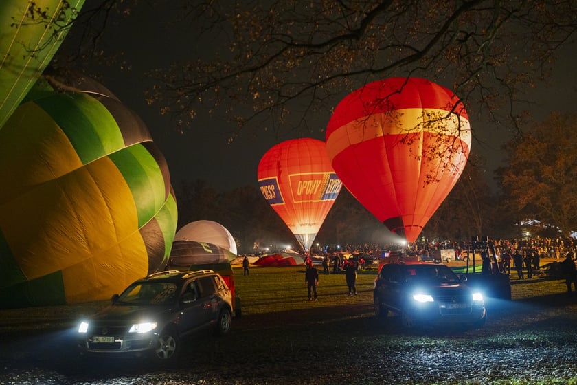 Rozpoczęcie Fiesty Balonowej o Puchar Prezydenta Wrocławia - wieczorny pokaz balonów na boisku przy Stadionie Olimpijskim.