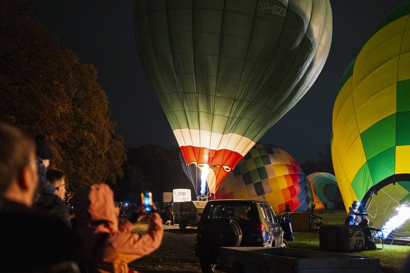 Rozpoczęcie Fiesty Balonowej o Puchar Prezydenta Wrocławia - wieczorny pokaz balonów na boisku przy Stadionie Olimpijskim.