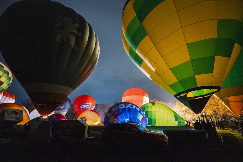 Rozpoczęcie Fiesty Balonowej o Puchar Prezydenta Wrocławia - wieczorny pokaz balonów na boisku przy Stadionie Olimpijskim.