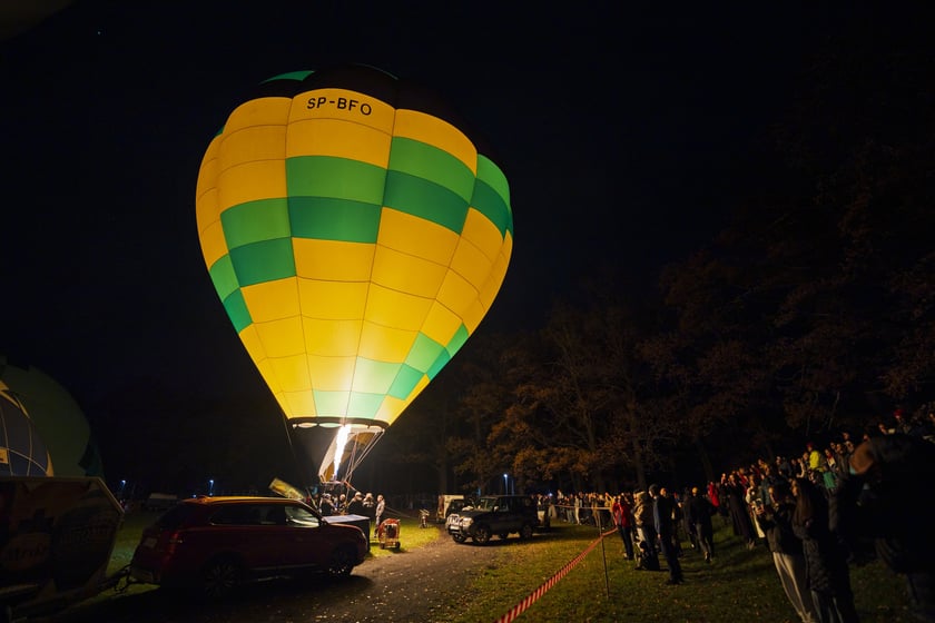 Rozpoczęcie Fiesty Balonowej o Puchar Prezydenta Wrocławia - wieczorny pokaz balonów na boisku przy Stadionie Olimpijskim.