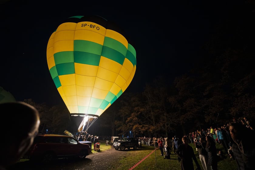 Rozpoczęcie Fiesty Balonowej o Puchar Prezydenta Wrocławia - wieczorny pokaz balonów na boisku przy Stadionie Olimpijskim.