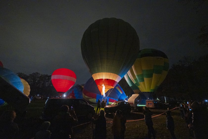Rozpoczęcie Fiesty Balonowej o Puchar Prezydenta Wrocławia - wieczorny pokaz balonów na boisku przy Stadionie Olimpijskim.