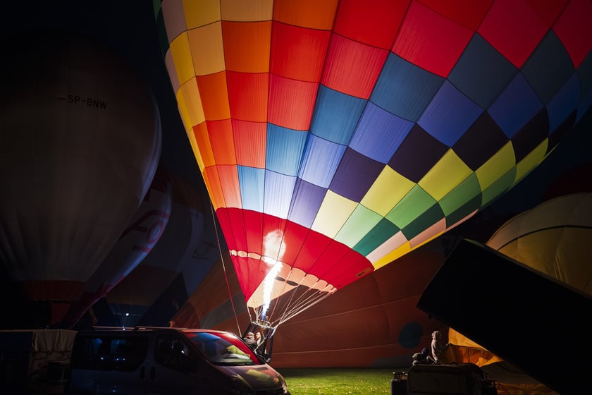 Rozpoczęcie Fiesty Balonowej o Puchar Prezydenta Wrocławia - wieczorny pokaz balonów na boisku przy Stadionie Olimpijskim.