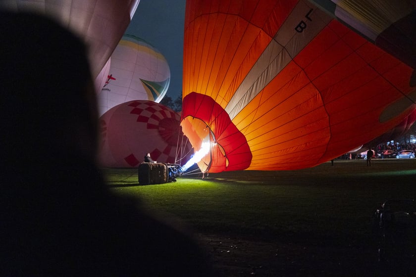 Rozpoczęcie Fiesty Balonowej o Puchar Prezydenta Wrocławia - wieczorny pokaz balonów na boisku przy Stadionie Olimpijskim.