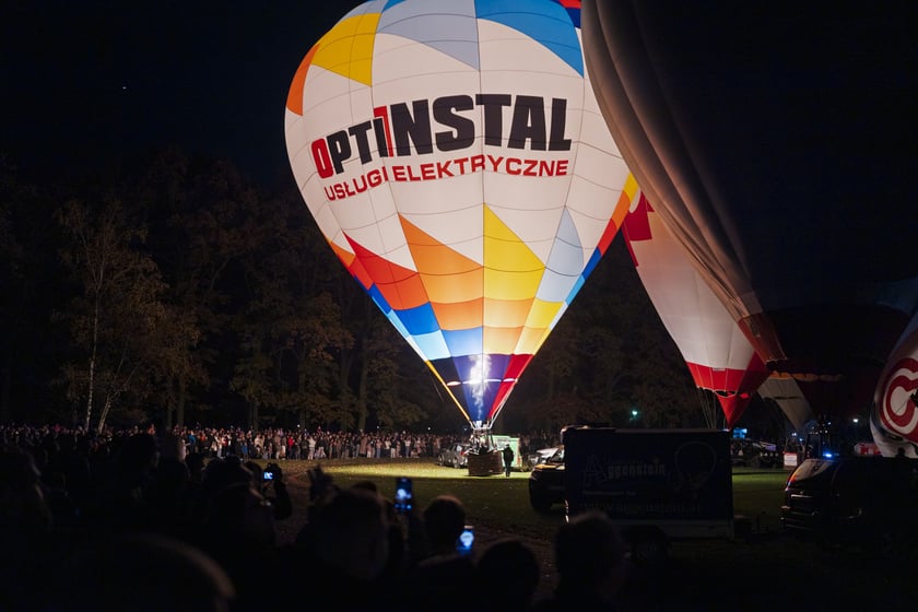 Rozpoczęcie Fiesty Balonowej o Puchar Prezydenta Wrocławia - wieczorny pokaz balonów na boisku przy Stadionie Olimpijskim.