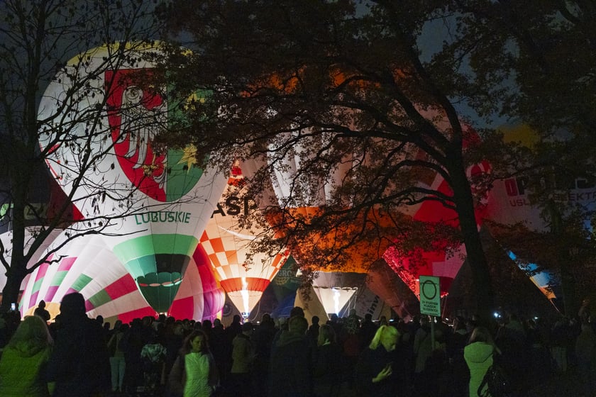 Rozpoczęcie Fiesty Balonowej o Puchar Prezydenta Wrocławia - wieczorny pokaz balonów na boisku przy Stadionie Olimpijskim.