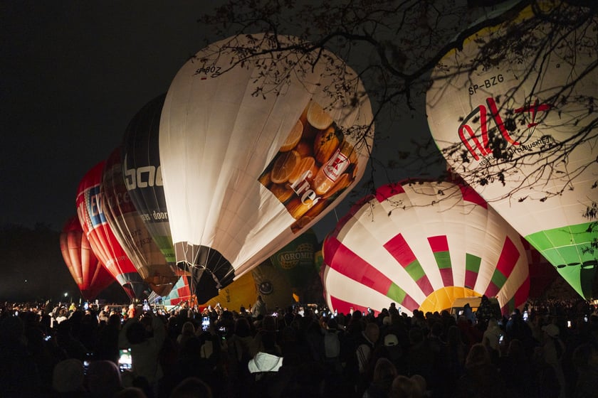 Rozpoczęcie Fiesty Balonowej o Puchar Prezydenta Wrocławia - wieczorny pokaz balonów na boisku przy Stadionie Olimpijskim.