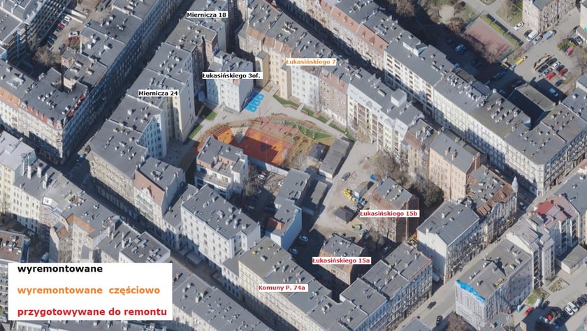 Druga część podwórka Wszystkich Mieszkańców w remoncie