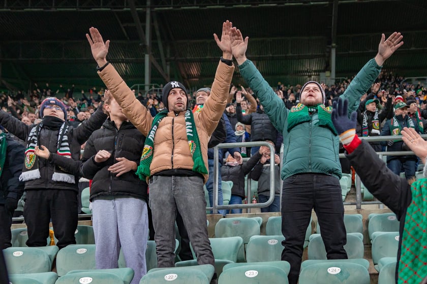 Kibice na meczu Śląska Wrocław z Rakowem Częstochowa.