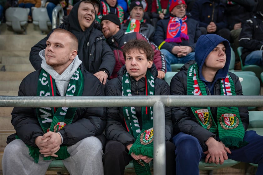 Kibice na meczu Śląska Wrocław z Rakowem Częstochowa.