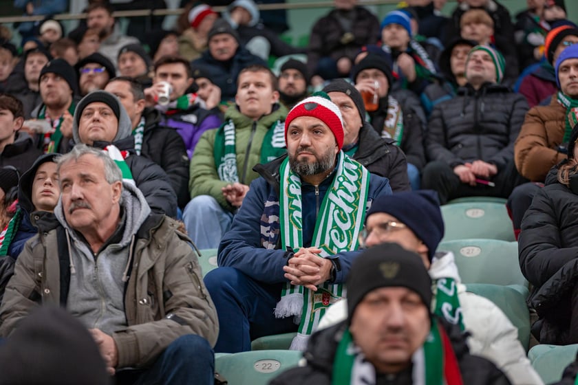 Kibice na meczu Śląska Wrocław z Rakowem Częstochowa.