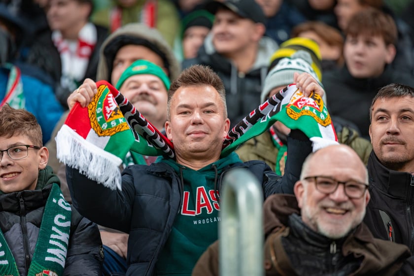 Kibice na meczu Śląska Wrocław z Rakowem Częstochowa.