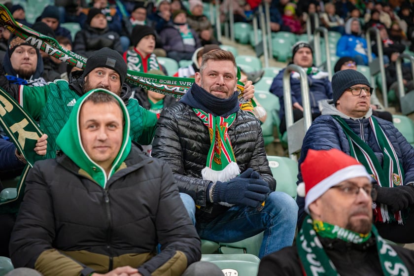 Kibice na meczu Śląska Wrocław z Rakowem Częstochowa.
