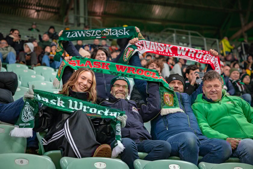 Kibice na meczu Śląska Wrocław z Rakowem Częstochowa.