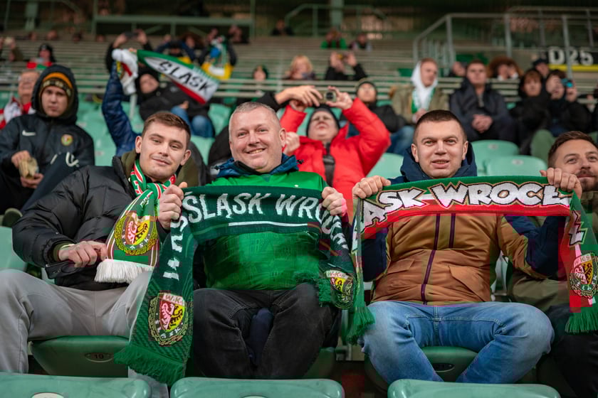 Kibice na meczu Śląska Wrocław z Rakowem Częstochowa.