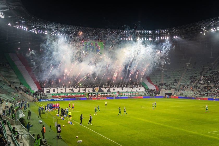 Kibice na meczu Śląska Wrocław z Rakowem Częstochowa.