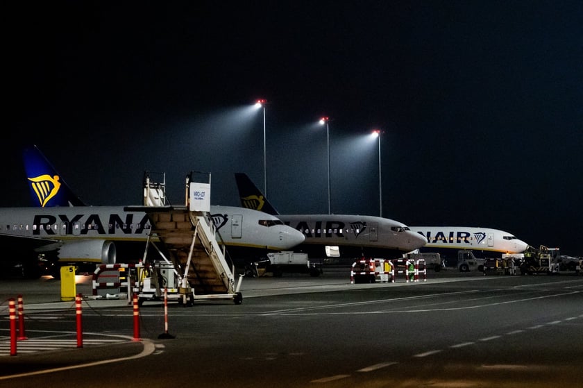 Samoloty na płycie wrocławskiego lotniska