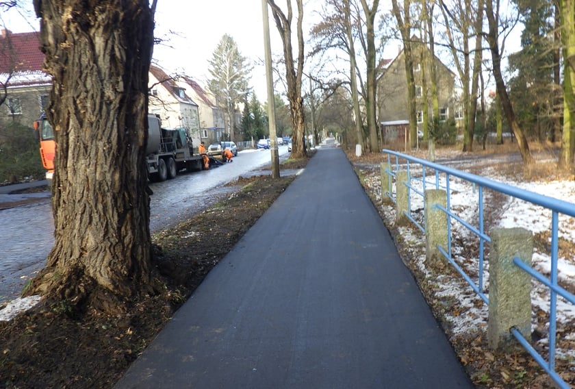 Wyremontowana ścieżka rowerowa na ul. Odkrywców.