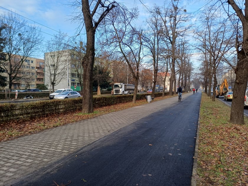 Wyremontowana ścieżka rowerowa na ul. Powstańców Śląskich.
