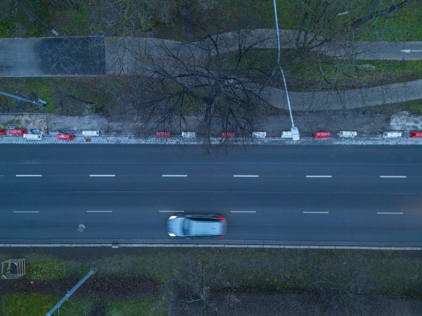 Widok z lotu ptaka na ulicę - wyremontowany fragment ul. Powstańców Śląskich.
