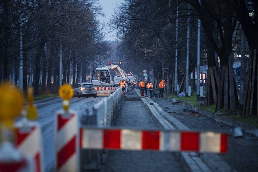 Zagrodzone  na czas remontu zatoki parkingowe na odcinku  ul. Powstańców Śląskich.