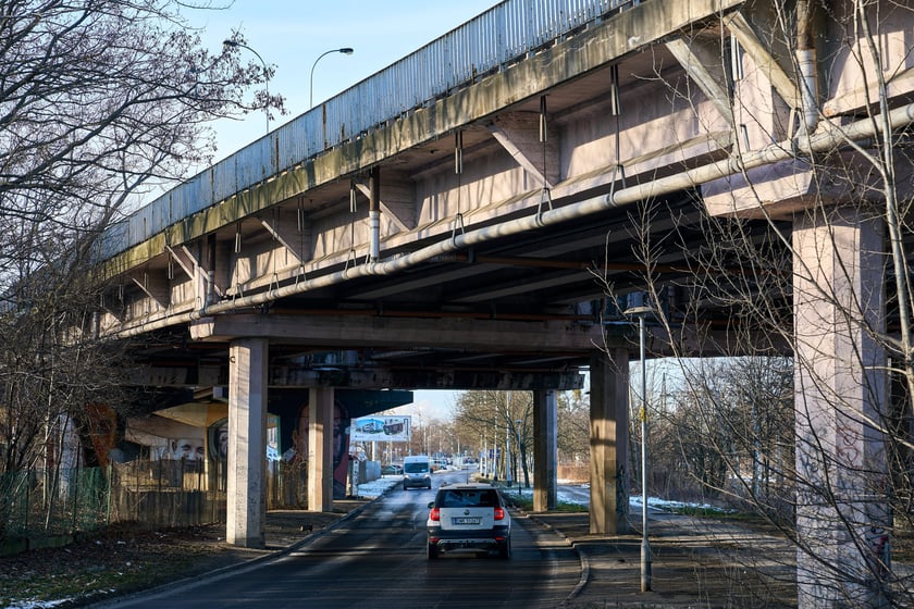Estakady na Alei Sobieskiego - widok z ul. Dobroszyckiej