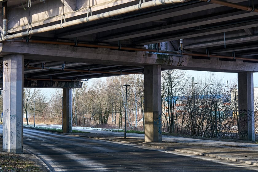Estakady na Alei Sobieskiego - widok z ul. Dobroszyckiej