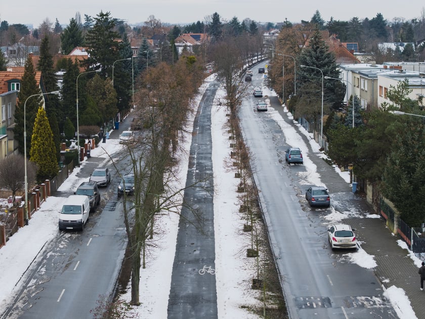Ścieżka rowerowa na Alei Piastów na Oporowie