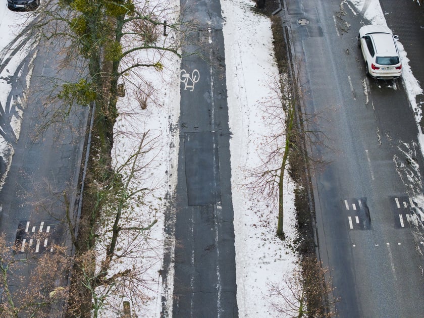 Ścieżka rowerowa na Alei Piastów na Oporowie