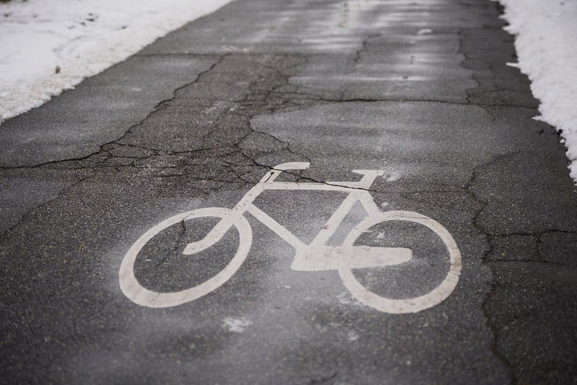 Ścieżka rowerowa na Alei Piastów na Oporowie