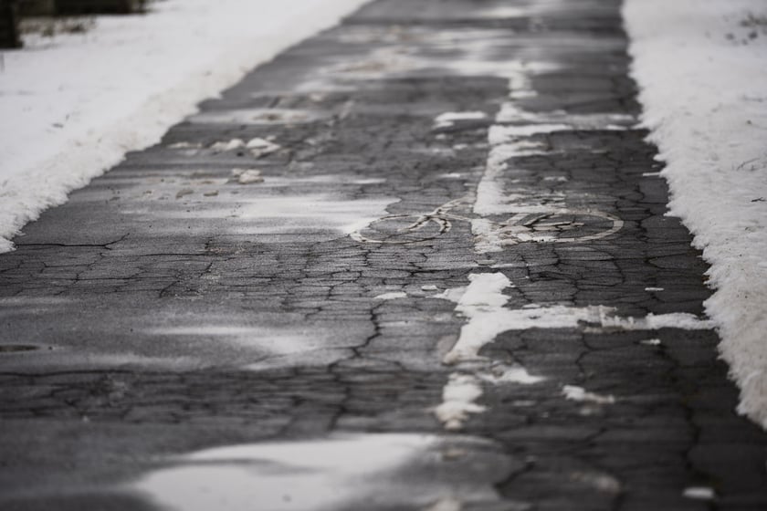 Ścieżka rowerowa na Alei Piastów na Oporowie