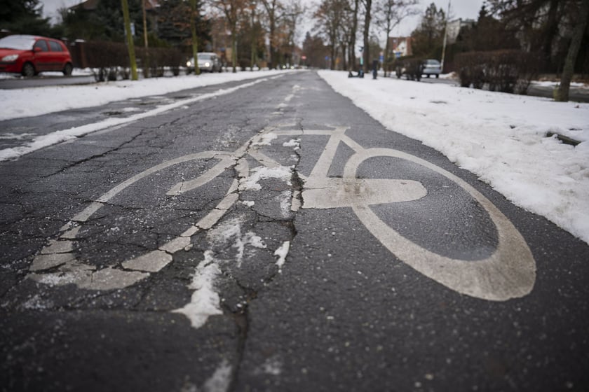 Ścieżka rowerowa na Alei Piastów na Oporowie